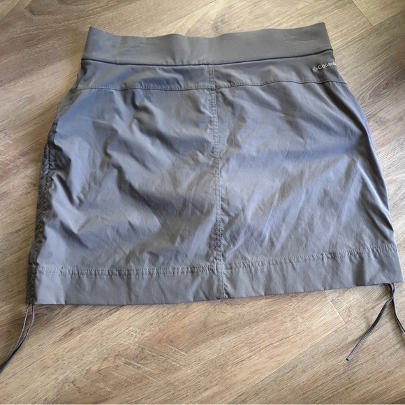 Columbia Women's Skort in Gray - Picture 4 of 5
